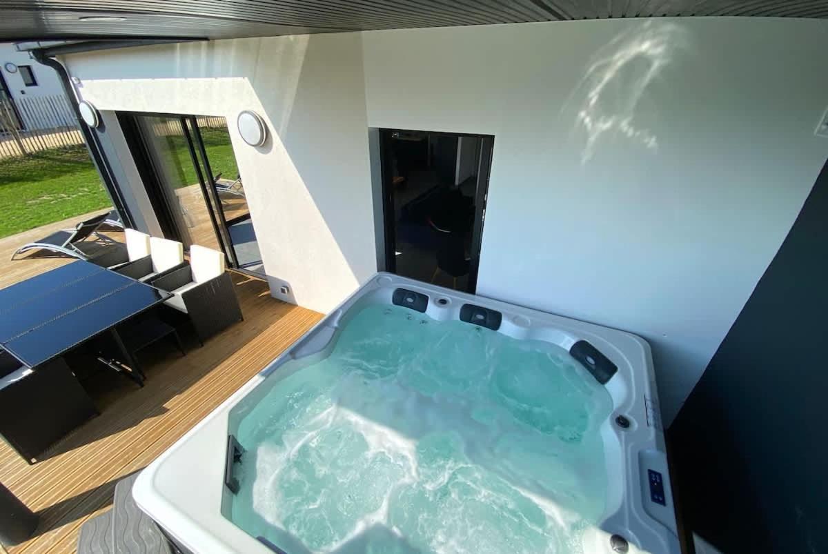 Carantec 4 Stars Villa With Jacuzzi And Garden For 8 Persons Kültér fotó
